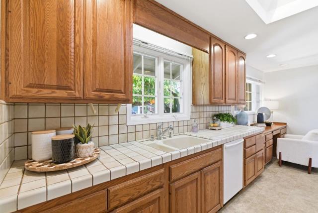 1747 Walnut Drive, Mountain View CA: https://media.crmls.org/mediaz/afa44721-021f-42c9-a242-0f98962e1f1a.jpg