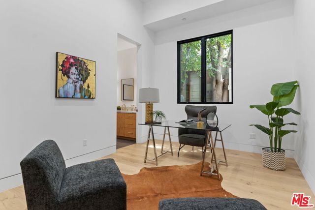 4535 Haskell Avenue, Encino CA: https://media.crmls.org/mediaz/afa51074-a75c-45d3-afb3-d71c63f40d04.jpg