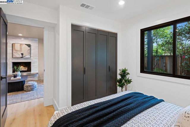 833 Polk St, Albany CA: https://media.crmls.org/mediaz/afa53eea-3715-4688-ab1b-a296f40eb320.jpg