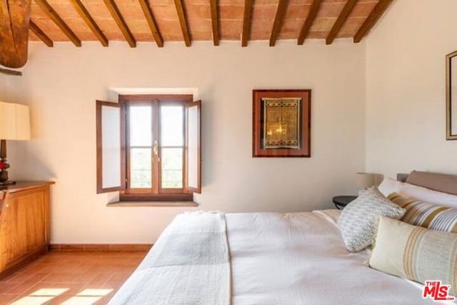 10 Via San Lorenzo, Umbria, ITALY,  CA: https://media.crmls.org/mediaz/afa61aed-c53a-4453-af9d-79429d764d32.jpg