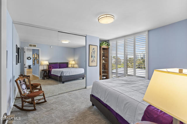 4335 Marina City, Marina del Rey CA: https://media.crmls.org/mediaz/afa65923-de6d-4b65-97e3-b1da8c47e319.jpg