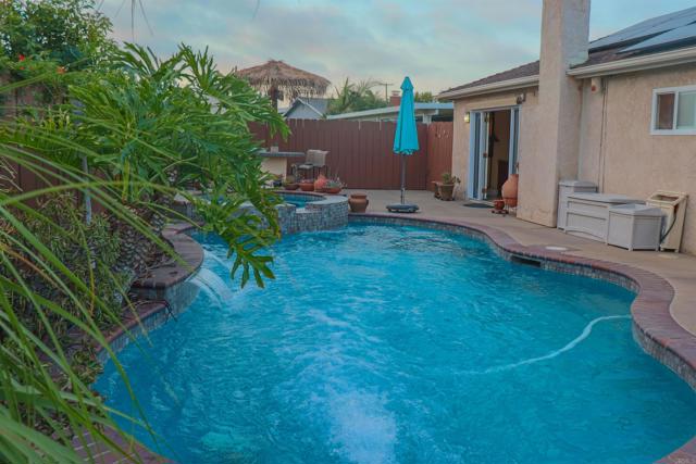 4410 Charger Boulevard, San Diego CA: https://media.crmls.org/mediaz/afa65e1d-7ec8-4a88-a8ca-f38e922ee1be.jpg