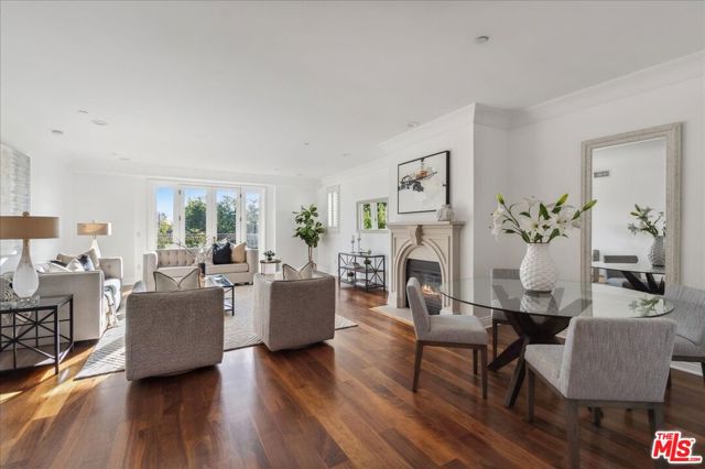 261 S Reeves Drive, Beverly Hills CA: https://media.crmls.org/mediaz/afa66576-59ba-41e9-8db7-8bb914095cb5.jpg