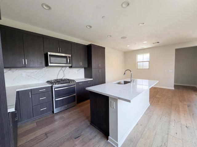 Detail Gallery Image 13 of 36 For 951 Camino Aldea, Chula Vista,  CA 91913 - 4 Beds | 3 Baths