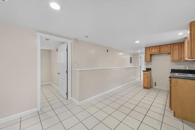 931 E 23Rd St, Oakland CA: https://media.crmls.org/mediaz/afa70478-e20a-4c26-b995-8d59264251ba.jpg