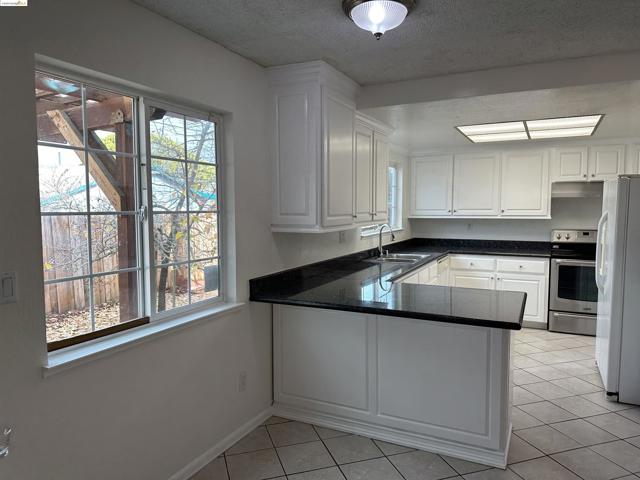 Image 4 of 21 For 136 Nugent Dr