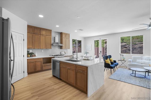 1120 Parkview Dr, Oceanside CA: https://media.crmls.org/mediaz/afa766d9-04f9-42ef-8887-7d863649551b.jpg