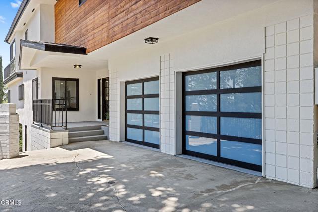 709 Wilson Court, Burbank CA: https://media.crmls.org/mediaz/afa76d06-21cf-475c-a7d7-d20641903a61.jpg