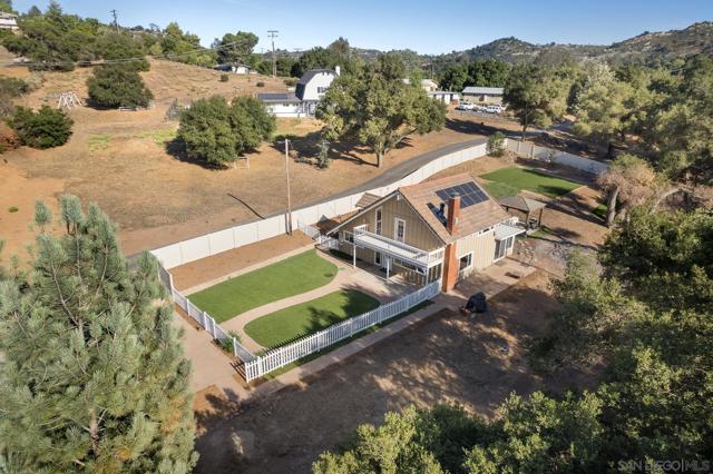 30408 Lennie Dr, Valley Center CA: https://media.crmls.org/mediaz/afa806c2-98eb-4017-99a1-ca2fa776f816.jpg