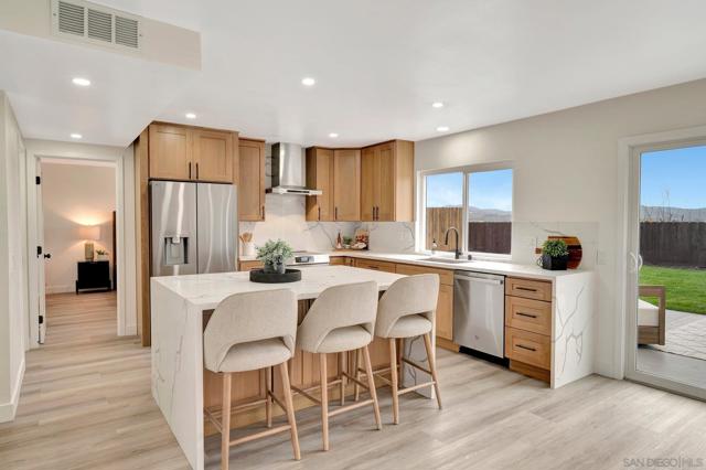 349 N Willowspring Dr, Encinitas CA: https://media.crmls.org/mediaz/afa812e4-f288-4110-80f8-6f6141293b55.jpg