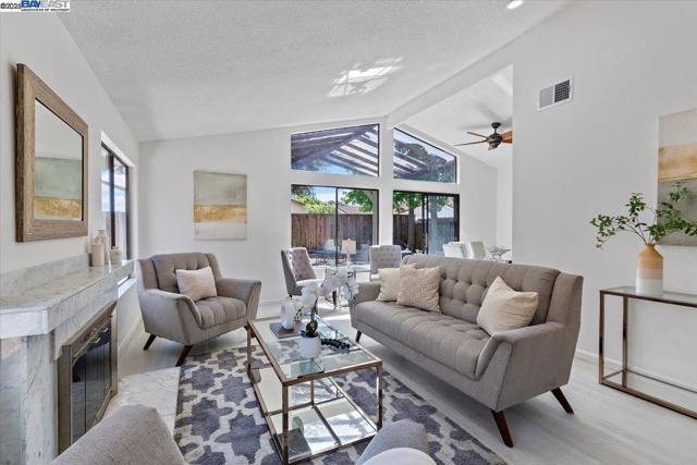 32948 Soquel St, Union City CA: https://media.crmls.org/mediaz/afa814b4-f9d2-4dcf-b51e-2835a4a80f27.jpg