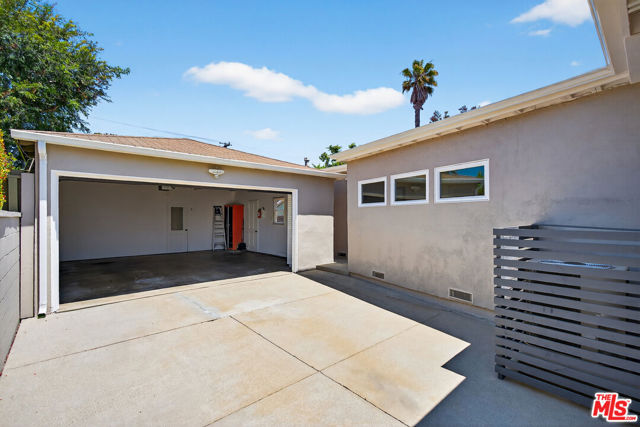 2121 Marine Street, Santa Monica CA: https://media.crmls.org/mediaz/afa83555-8b47-4183-a713-376e97ffaef1.jpg