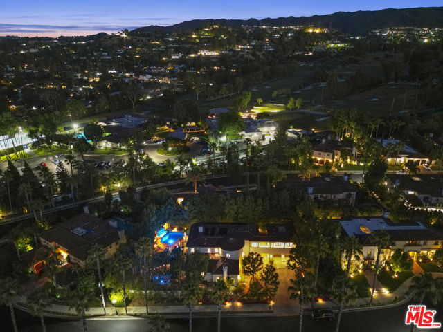 18414 Corazon Circle, Tarzana CA: https://media.crmls.org/mediaz/afa8763e-6082-4a79-9d47-ff948fcdf608.jpg