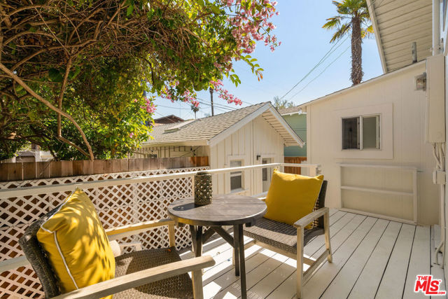 522 Altair Place, Venice CA: https://media.crmls.org/mediaz/afa8af98-e727-4933-b0b6-6af46c678239.jpg