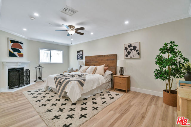 118 S Clark Drive, West Hollywood CA: https://media.crmls.org/mediaz/afa8b8c0-f138-4e40-a5b8-571c6c4b8375.jpg