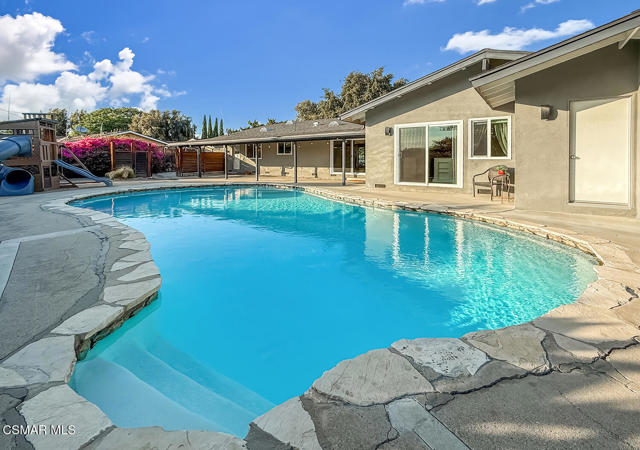1251 Buckingham Drive, Thousand Oaks CA: https://media.crmls.org/mediaz/afa90030-48e9-499f-9823-e1746274c24c.jpg