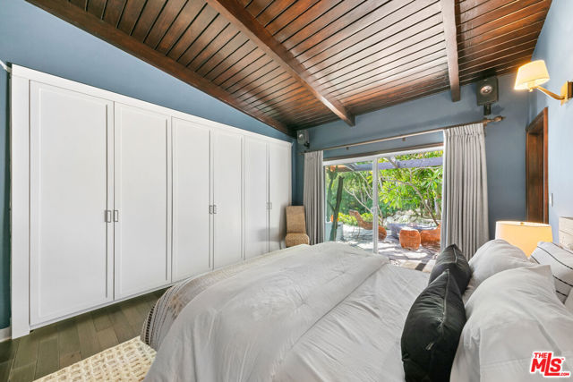 1470 N Tigertail Road, Los Angeles CA: https://media.crmls.org/mediaz/afa92957-25d9-4350-bc62-36412801ff15.jpg