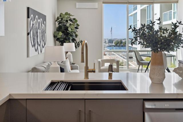 222 Broadway, Oakland CA: https://media.crmls.org/mediaz/afa92c9c-f430-4692-8819-acefe7b8f9dc.jpg