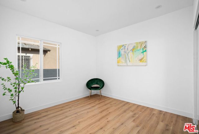 1050 W 48th Street, Los Angeles CA: https://media.crmls.org/mediaz/afa94b07-bc05-49de-9ebf-26658266b5eb.jpg