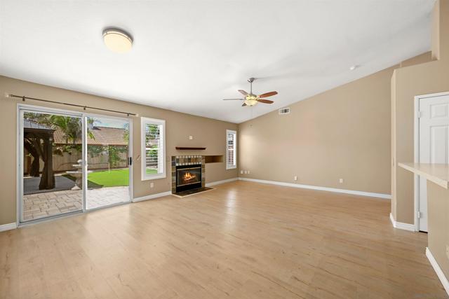 250 Del Mesa Ct, Oceanside CA: https://media.crmls.org/mediaz/afa9cb60-c989-45e1-86de-6d7a8d79b629.jpg