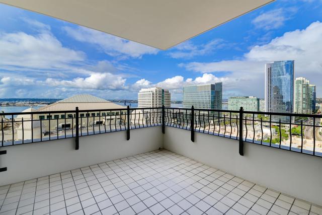 700 W Harbor Dr, San Diego CA: https://media.crmls.org/mediaz/afa9f601-a523-427f-ba1e-7b7fd68c903e.jpg