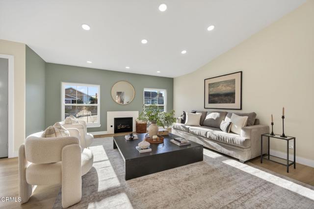 Detail Gallery Image 5 of 52 For 2086 El Rancho Dr, Camarillo,  CA 93010 - 4 Beds | 2 Baths