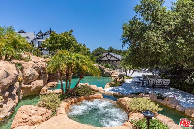5076 Island Forest Place, Westlake Village CA: https://media.crmls.org/mediaz/afaa5bb0-c62c-42d1-b72f-f78ce506bb33.jpg