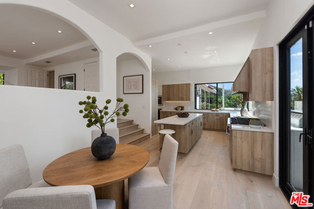 9714 Oak Pass Road, Beverly Hills CA: https://media.crmls.org/mediaz/afaa8c96-4e39-45d2-8611-9d643ad3f234.jpg