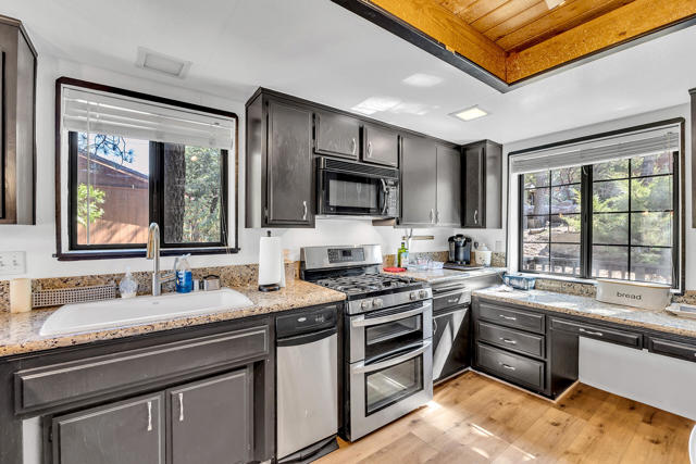53184 Double View Drive, Idyllwild CA: https://media.crmls.org/mediaz/afaaa0b5-b079-40c5-8925-ccab52ac3195.jpg