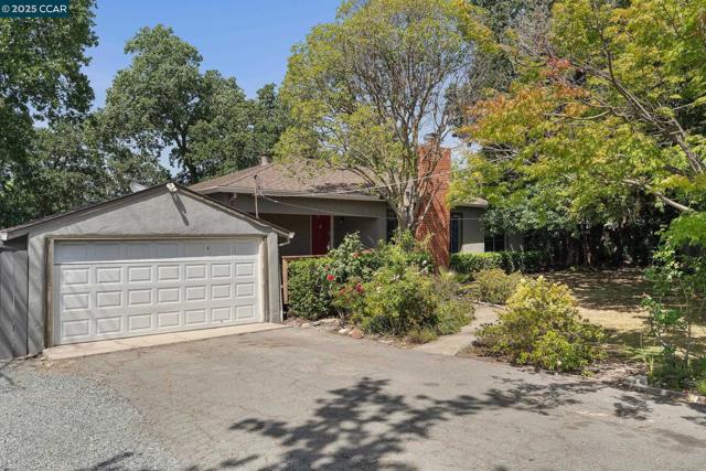 1580 3rd Ave, Walnut Creek CA: https://media.crmls.org/mediaz/afaadb84-6052-4fab-960c-d96b2301b175.jpg