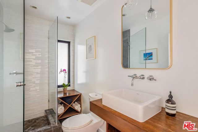 874 N Norman Place, Los Angeles CA: https://media.crmls.org/mediaz/afaae527-aedd-4707-ab85-10a2b8a3b392.jpg