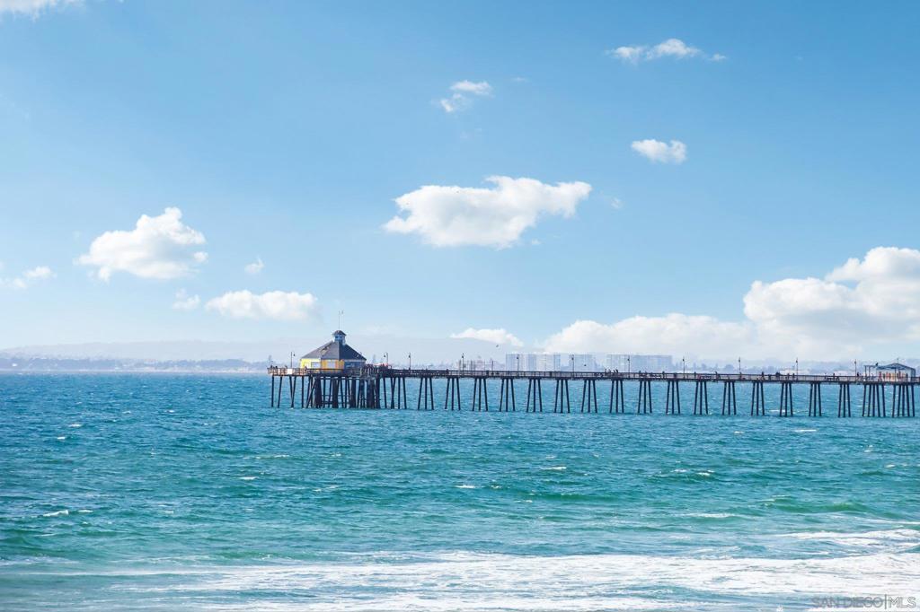 https://media.crmls.org/mediaz/afaaf3cd-ef2d-4dac-86a1-99abbd6556e7.jpg?preset=X-Large