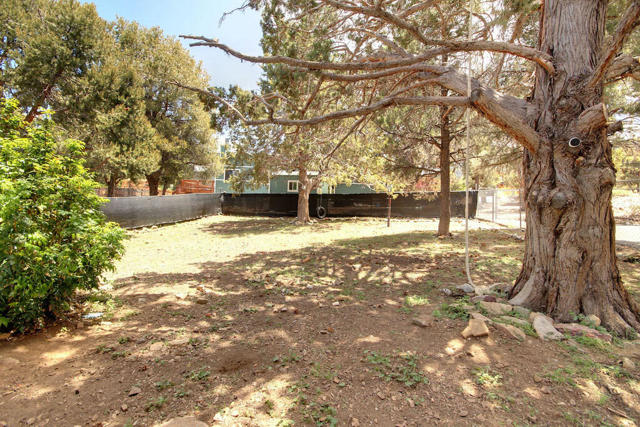 1225 Crestwood Drive, Big Bear CA: https://media.crmls.org/mediaz/afab2e03-a927-47c5-8abd-10cb9804931e.jpg