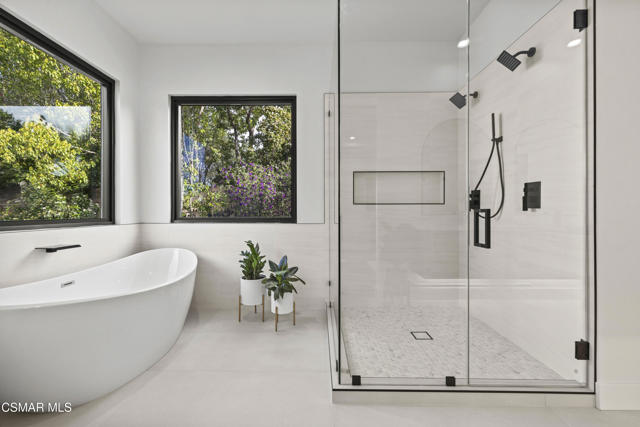 911 Vivian Circle, Newbury Park CA: https://media.crmls.org/mediaz/afab8bcb-1451-4a18-b43e-55a8e04cdf34.jpg