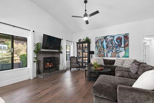 19950 Elfin Forest Ln, Escondido CA: https://media.crmls.org/mediaz/afac7852-52ef-4991-bc8d-769f81fddbb3.jpg