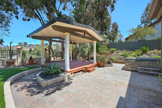 9574 Paseo Montril, San Diego CA: https://media.crmls.org/mediaz/afac7a87-9ddc-4468-9ea4-882082e2cf55.jpg