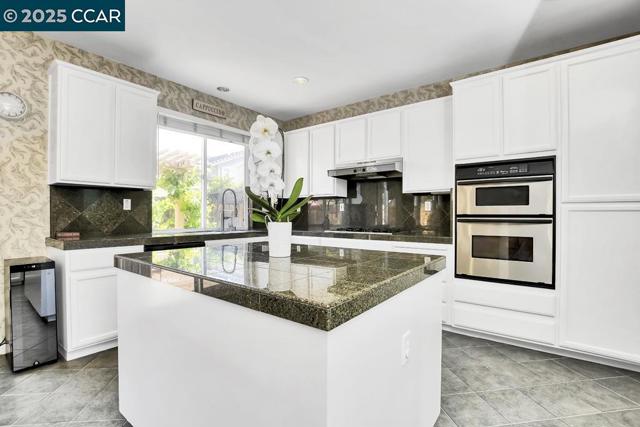 755 Boltzen St, Brentwood CA: https://media.crmls.org/mediaz/afad289c-a5b0-4a46-addd-2d6e0dfed094.jpg