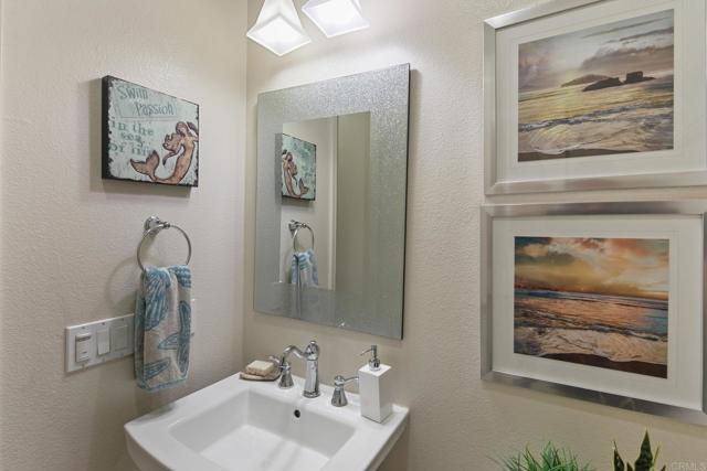 674 Calypso Pl, Encinitas CA: https://media.crmls.org/mediaz/afad42c8-a114-4de5-bae4-59ddf40ac15a.jpg
