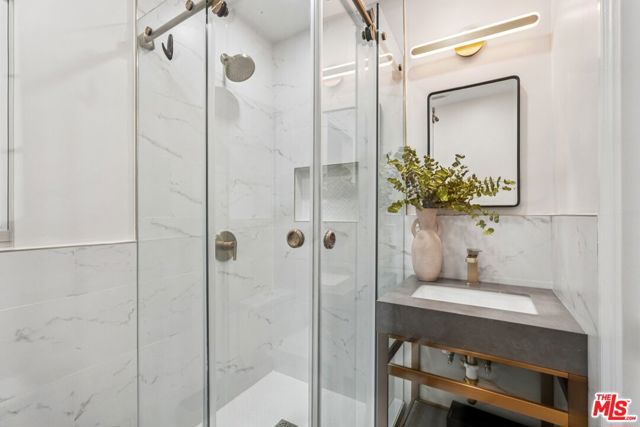 240 Oakhurst Lane, Arcadia CA: https://media.crmls.org/mediaz/afad46f6-91d6-4e44-a7c4-eff3b31dfbb8.jpg