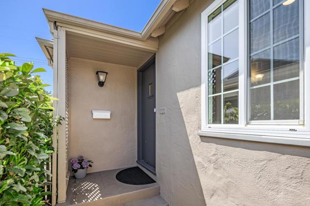 1096 Hawthorne Drive, San Mateo CA: https://media.crmls.org/mediaz/afad76f6-5018-4801-ba09-1de47df6df43.jpg
