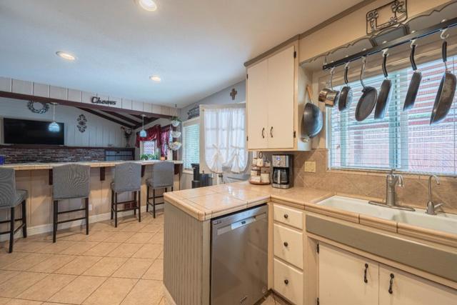 335 Palma Drive, Salinas CA: https://media.crmls.org/mediaz/afade69e-5bb9-4488-ad67-3643f114f8fc.jpg