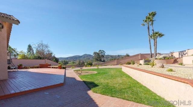672 Chateau Place, Escondido CA: https://media.crmls.org/mediaz/afae4365-a9d6-4a70-adc3-ecb6fa8597e0.jpg