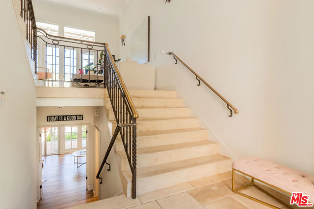 12555 The Vista, Los Angeles CA: https://media.crmls.org/mediaz/afae45ce-bb4f-4db4-94a9-fa583ad1a9ef.jpg