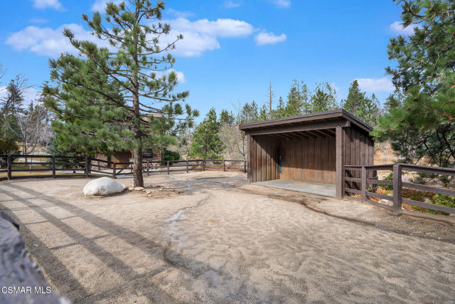32310 Hummingbird Court, Running Springs CA: https://media.crmls.org/mediaz/afae7e6c-b07e-40af-a0b1-7b3b78a18110.jpg