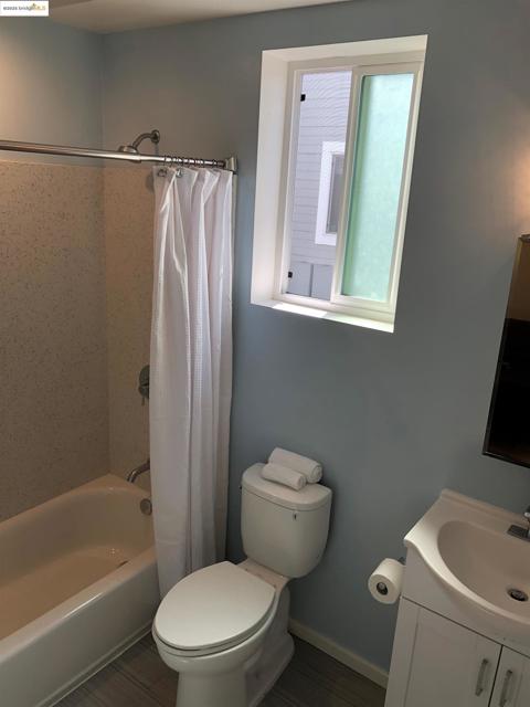 562 29th St, Oakland CA: https://media.crmls.org/mediaz/afaed44f-75fb-4cbe-98ae-61dbcee5398b.jpg