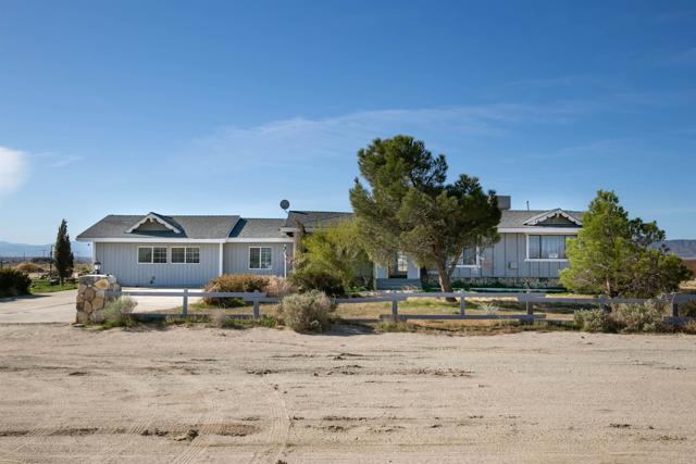 Detail Gallery Image 1 of 1 For 5110 W Avenue G-12, Lancaster,  CA 93536 - 5 Beds | 2 Baths