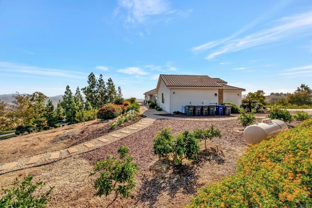 3026 Via Loma, Fallbrook CA: https://media.crmls.org/mediaz/afaf8091-884c-414e-b07c-3164d96e8ccf.jpg