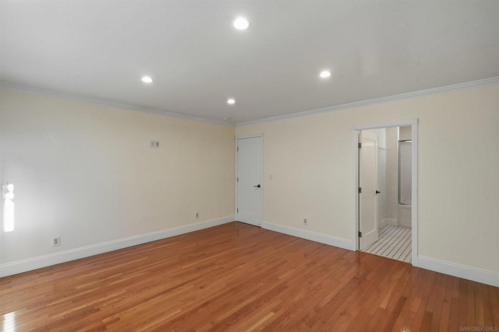 2036 Lincoln - photo 18