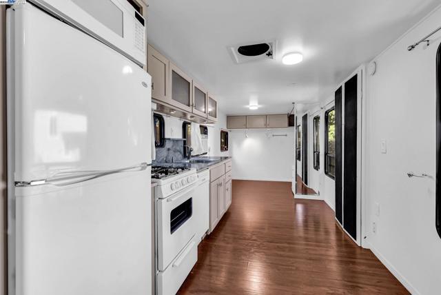 39478 Zacate Ave, Fremont CA: https://media.crmls.org/mediaz/afafde3f-8548-48b6-8a74-3bbc1297e9fa.jpg
