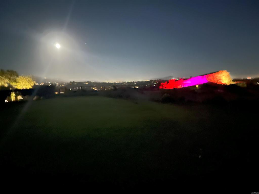 https://media.crmls.org/mediaz/afb0544e-d6ca-4245-aa7c-547bc3e9f2ca.jpg?preset=X-Large